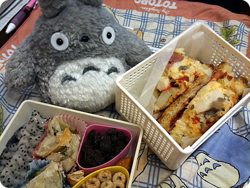 Totoro wants to eat the Pizza Bread?