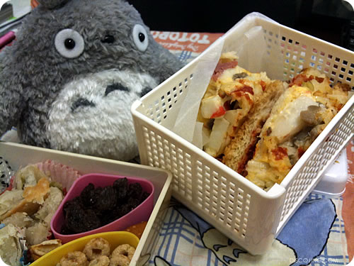 Totoro wants to eat the Pizza Bread?